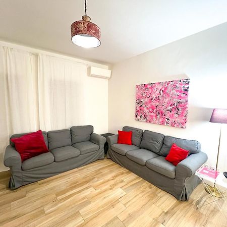 Bellhome 1 - Elegante Appartamento Nel Centro Di バーリ エクステリア 写真