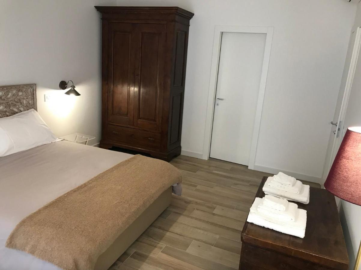 Bellhome 1 - Elegante Appartamento Nel Centro Di バーリ エクステリア 写真