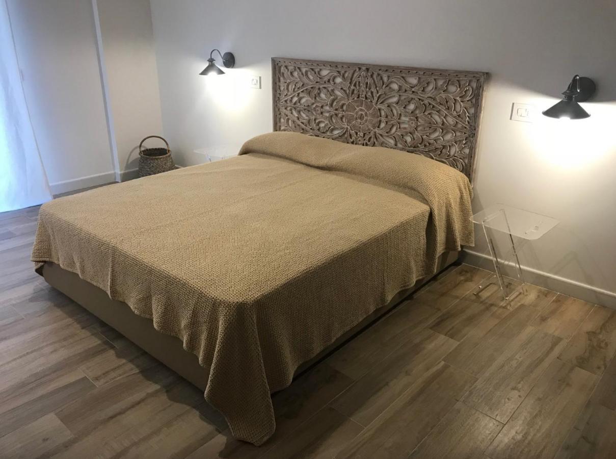 Bellhome 1 - Elegante Appartamento Nel Centro Di バーリ エクステリア 写真